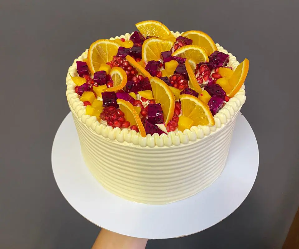 Buttercream Cake with Fresh Fruit Topping (1kg) Picture